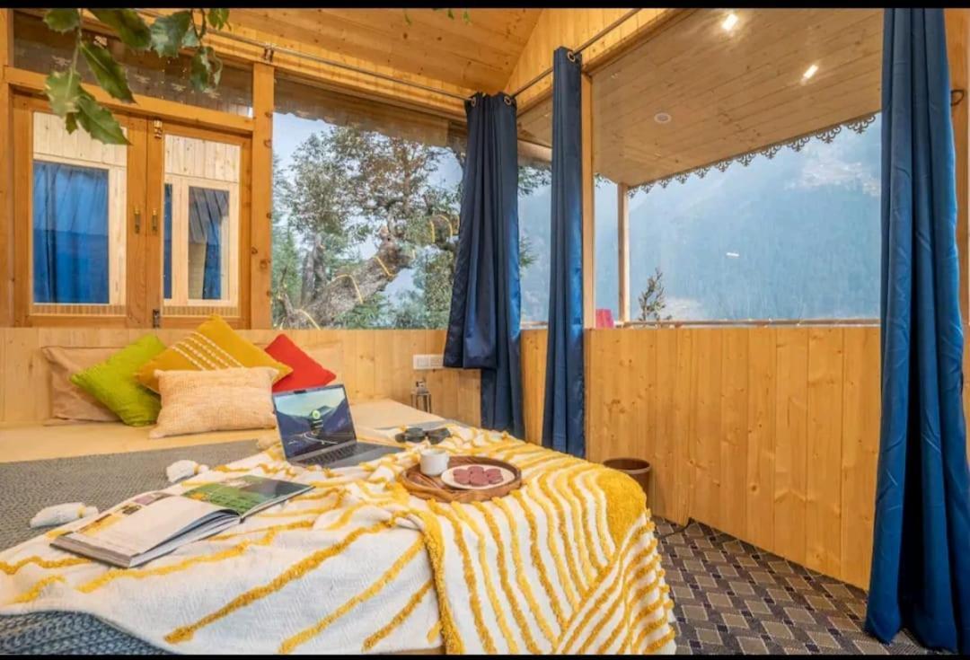 Into The Woods Treehouse Jibhi Villa Exterior photo